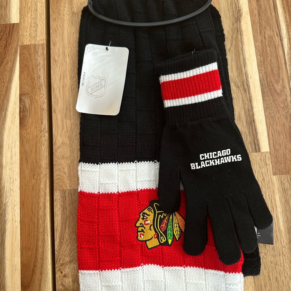 NHL Chicago Blackhawks Scarf and Gloves Set - Black, Red, White